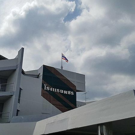 Pachara Hotel And Restaurant Suphan Buri Exterior photo